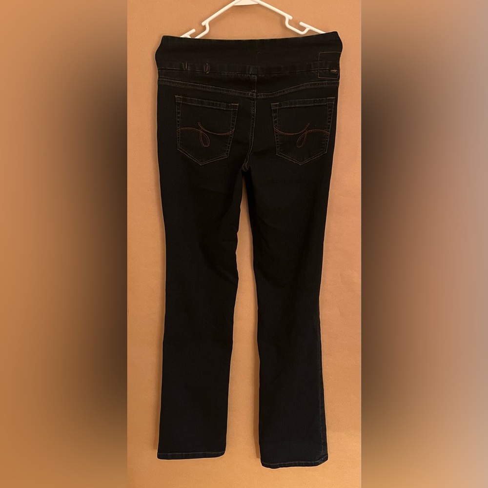 Jag Jeans size 6 blue jeans full length, high rise boot leg, dark blue wash.